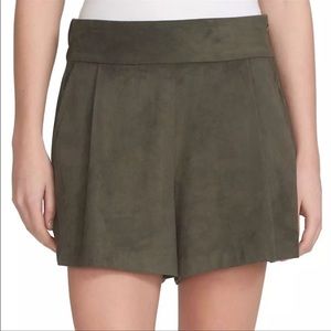 Woman Shorts